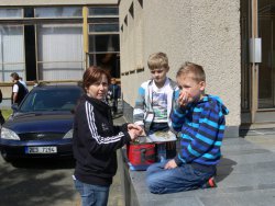 Paní Hauserová se svěřenci.