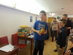 Vašek si jako cenu bere vyhlídnutý med.

5.místo